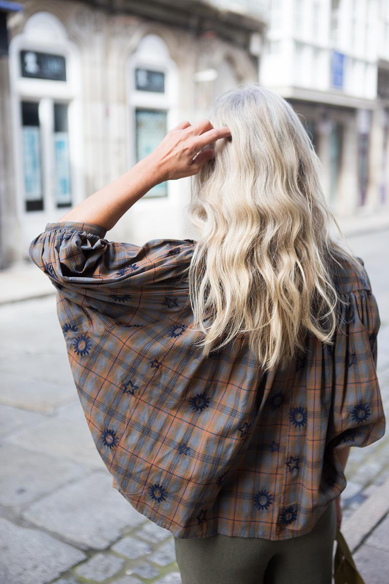 Blusa Cuadros Bordados