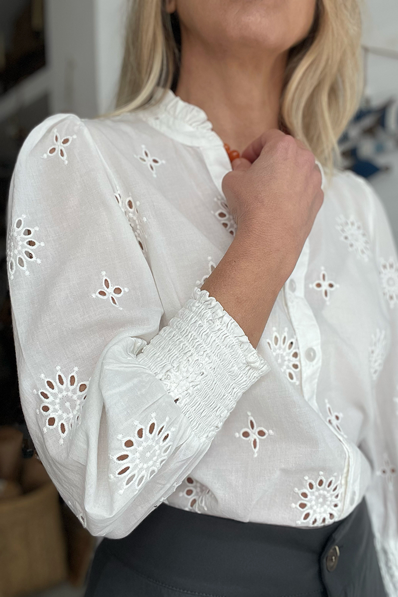 Blusa Blanca Flores Bordadas