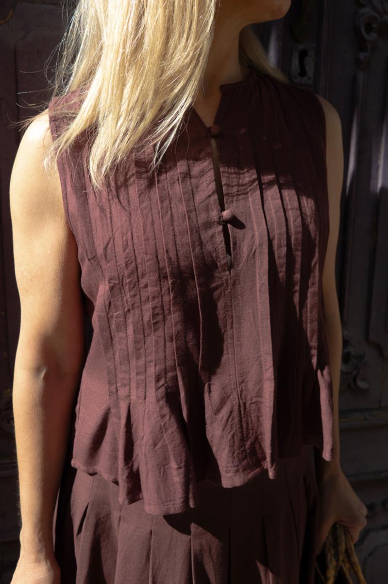 Top Marron Con Pliegues